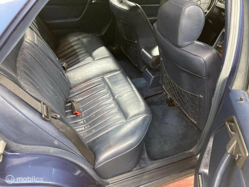 Bild 30/50 von Mercedes-Benz 300 E (1986)