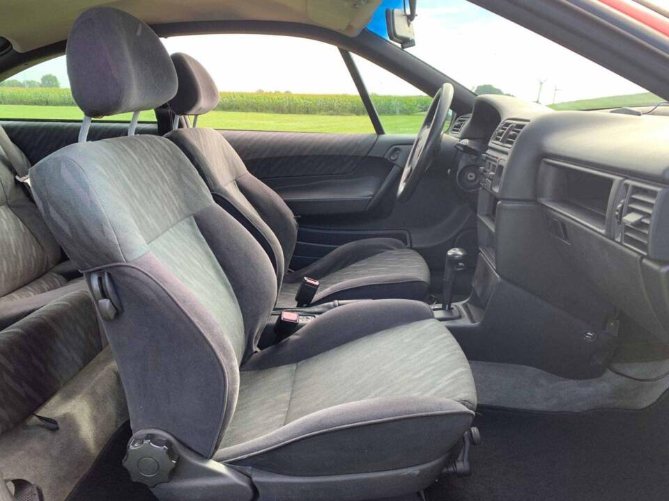 Bild 33/35 von Opel Calibra 2,0 (1991)