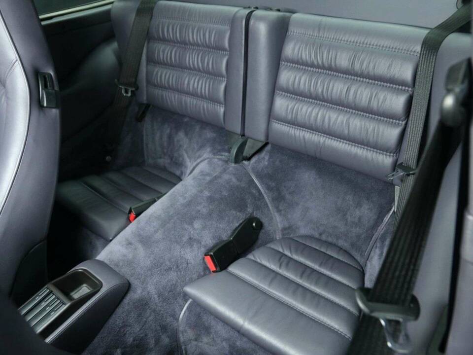 Immagine 31/50 di Porsche 911 Carrera 4 (1993)