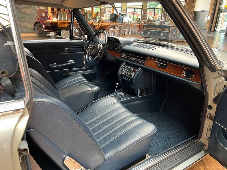 Image 28/41 de Mercedes-Benz 250 C (1970)