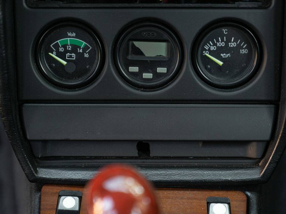 Image 35/50 of Mercedes-Benz 190 E 2.3-16 (1985)