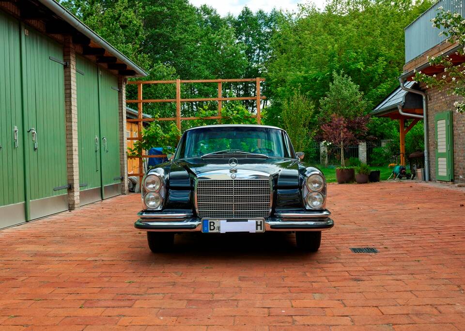 Image 8/188 of Mercedes-Benz 280 SE 3,5 (1971)