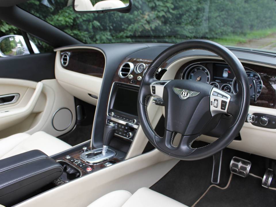 Bild 8/19 von Bentley Continental GTC V8 (2014)