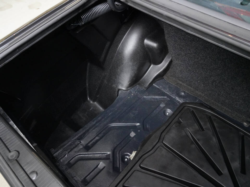 Image 71/83 of Mercedes-Benz 190 E 2.3-16 (1984)
