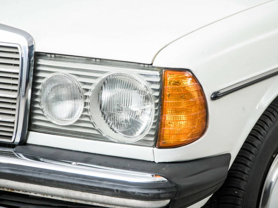 Image 22/50 of Mercedes-Benz 300 D (1980)