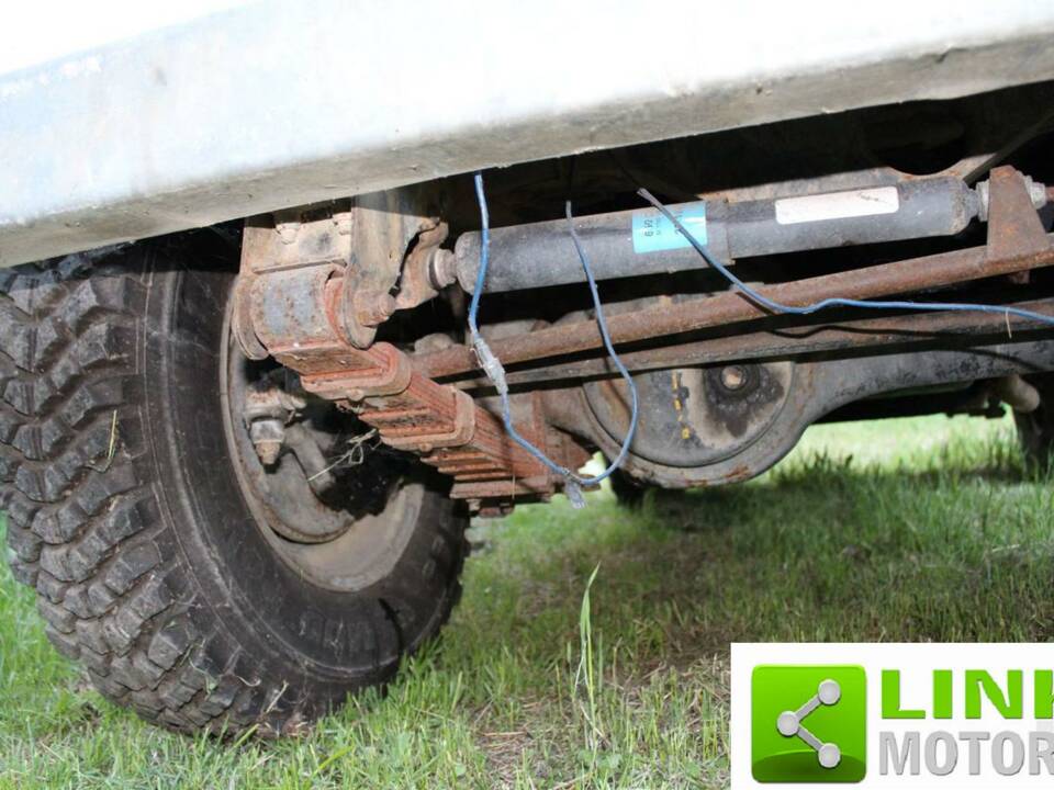 Image 10/10 of Land Rover 88 (1984)