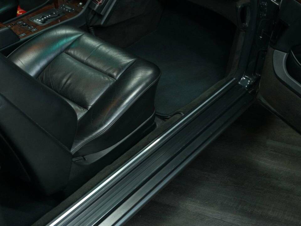 Immagine 20/50 di Mercedes-Benz 560 SEC (1990)