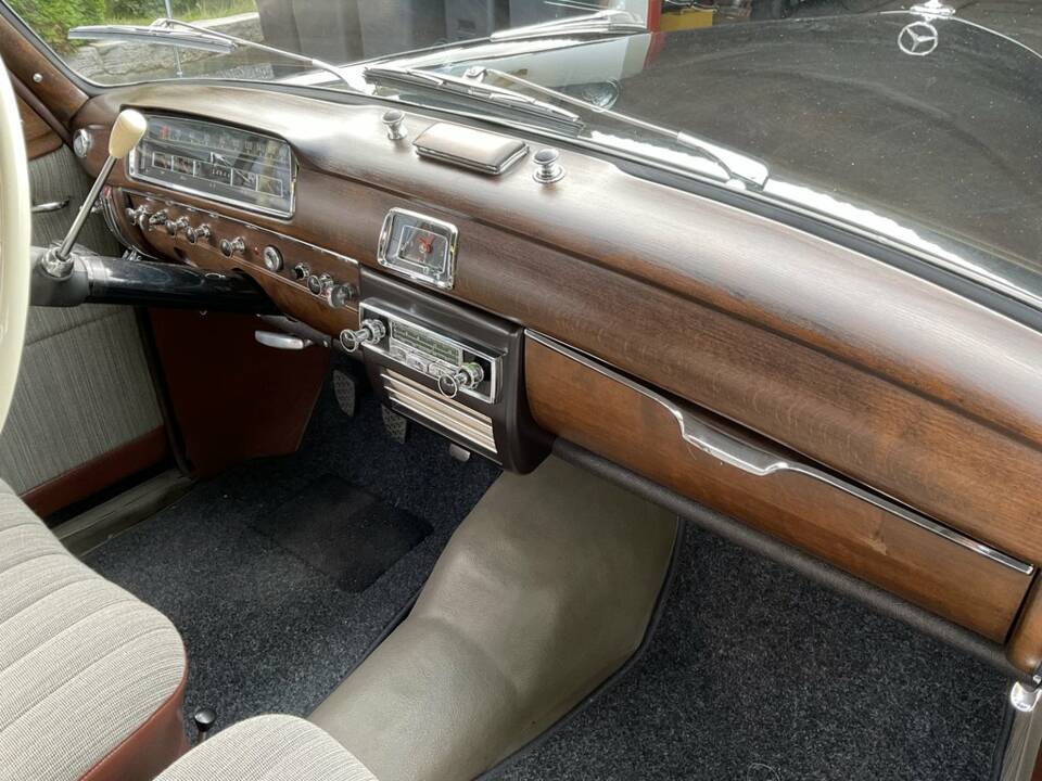 Image 8/8 of Mercedes-Benz 220 S (1957)