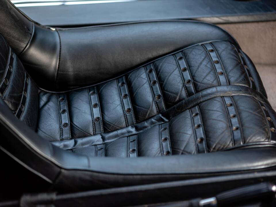 Image 36/50 de Ferrari 365 GTB/4 Daytona (1973)