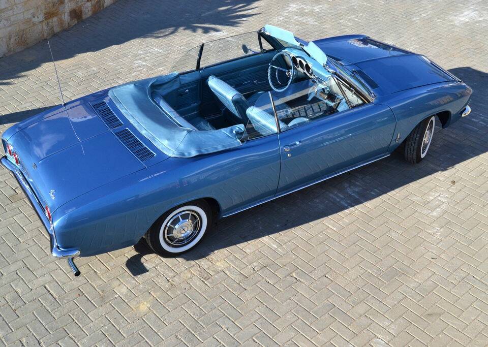Image 2/8 of Chevrolet Corvair Monza Convertible (1965)