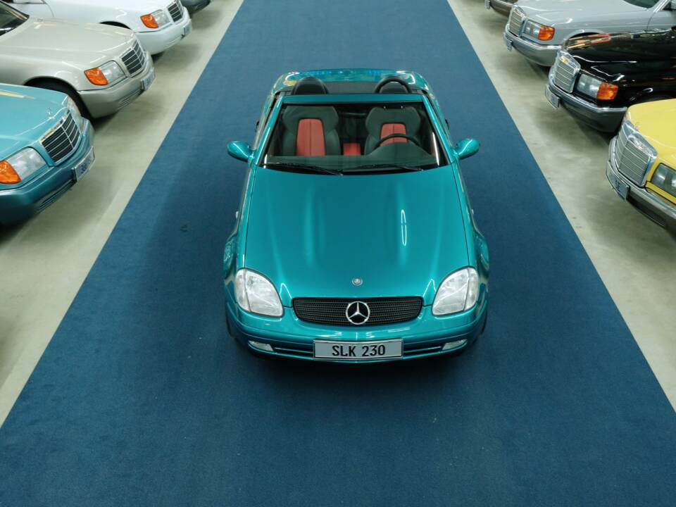 Immagine 3/50 di Mercedes-Benz SLK 230 Kompressor (1998)