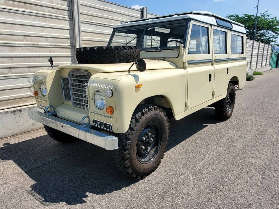 Image 8/22 of Land Rover 109 (1977)