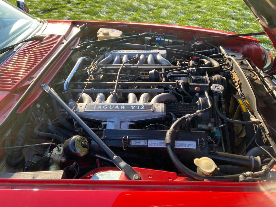 Image 22/30 of Jaguar XJS 5.3 V12 (1992)
