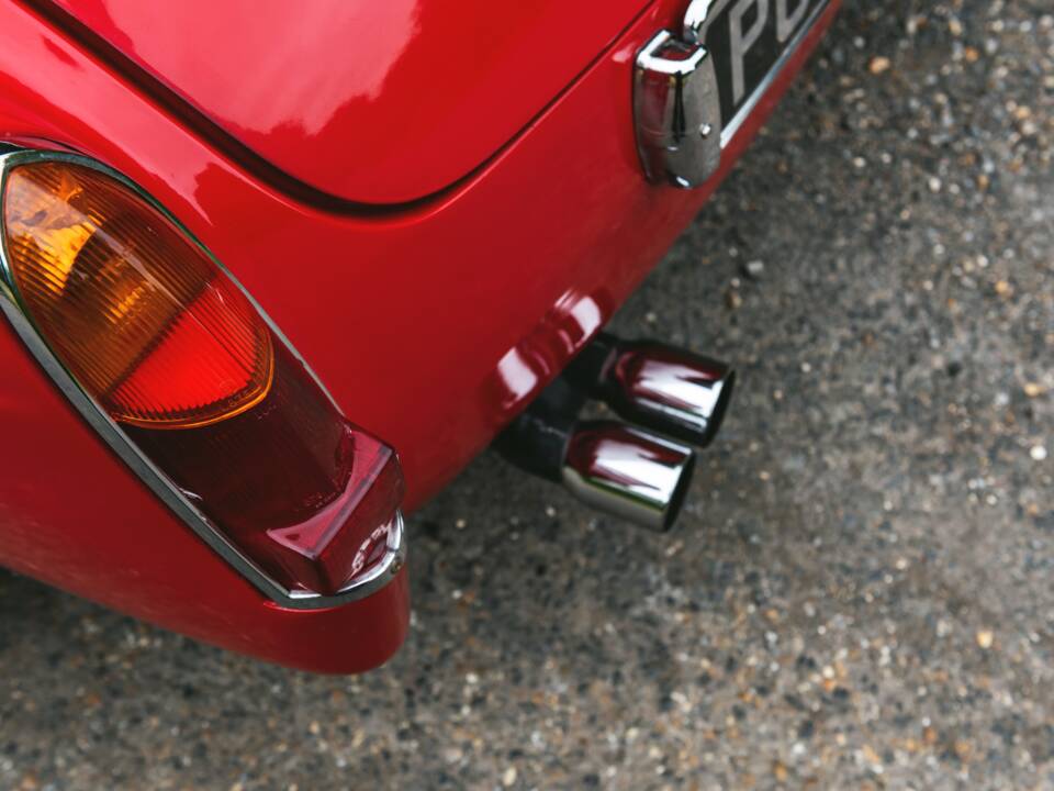 Image 47/50 of MG MGB GT V8 (1977)