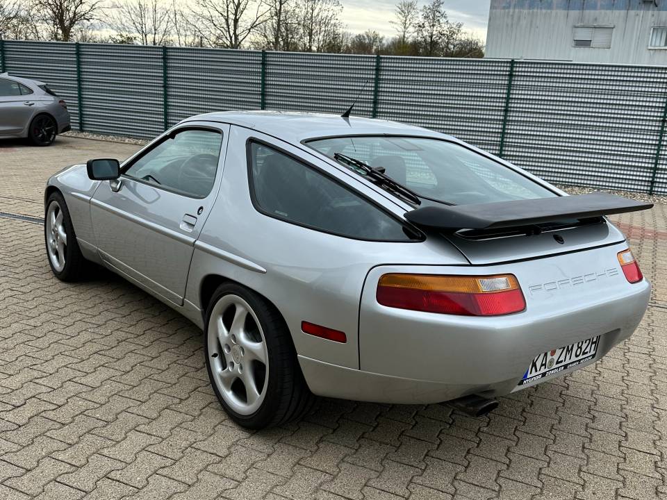 Image 8/17 of Porsche 928 S4 (1990)