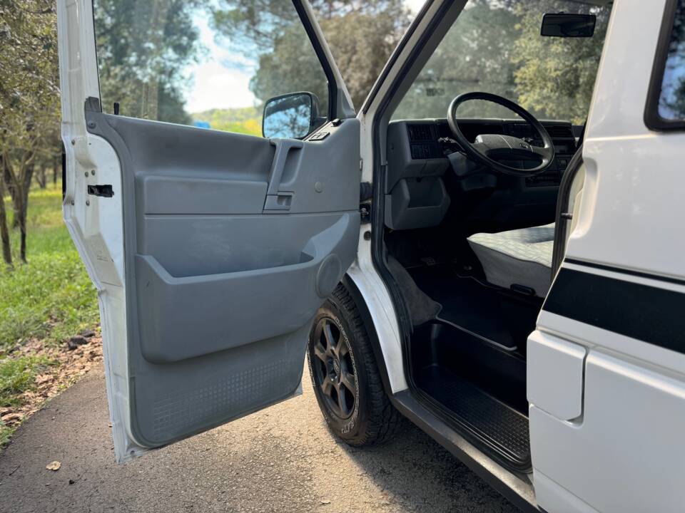 Immagine 34/36 di Volkswagen T4 Multivan 2.5 Syncro (1994)