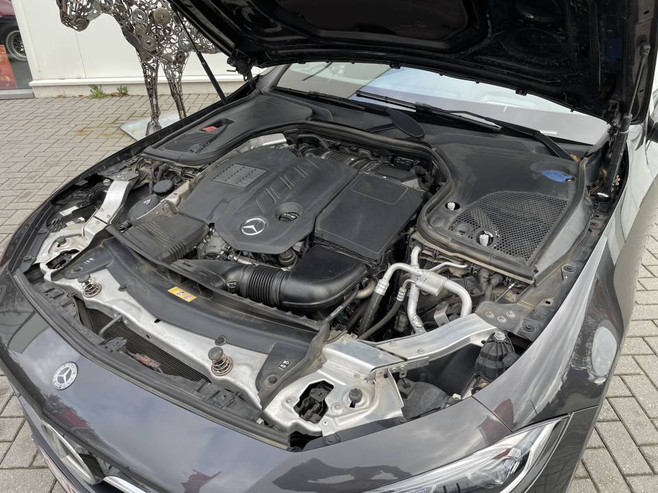 Image 30/38 of Mercedes-Benz CLS 300 d (2020)