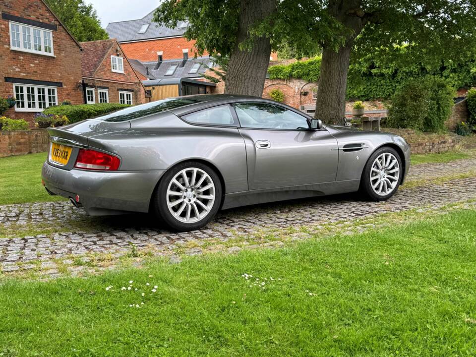 Image 12/23 de Aston Martin V12 Vanquish (2003)