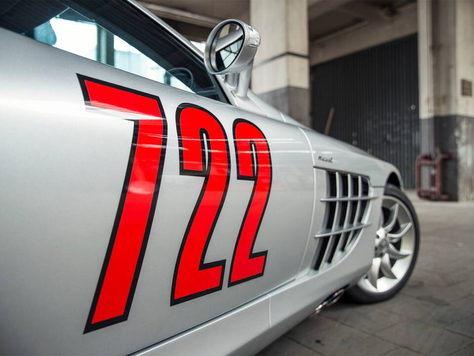 Image 31/61 of Mercedes-Benz SLR McLaren (2004)