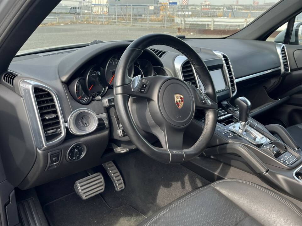 Image 16/63 of Porsche Cayenne S (2010)