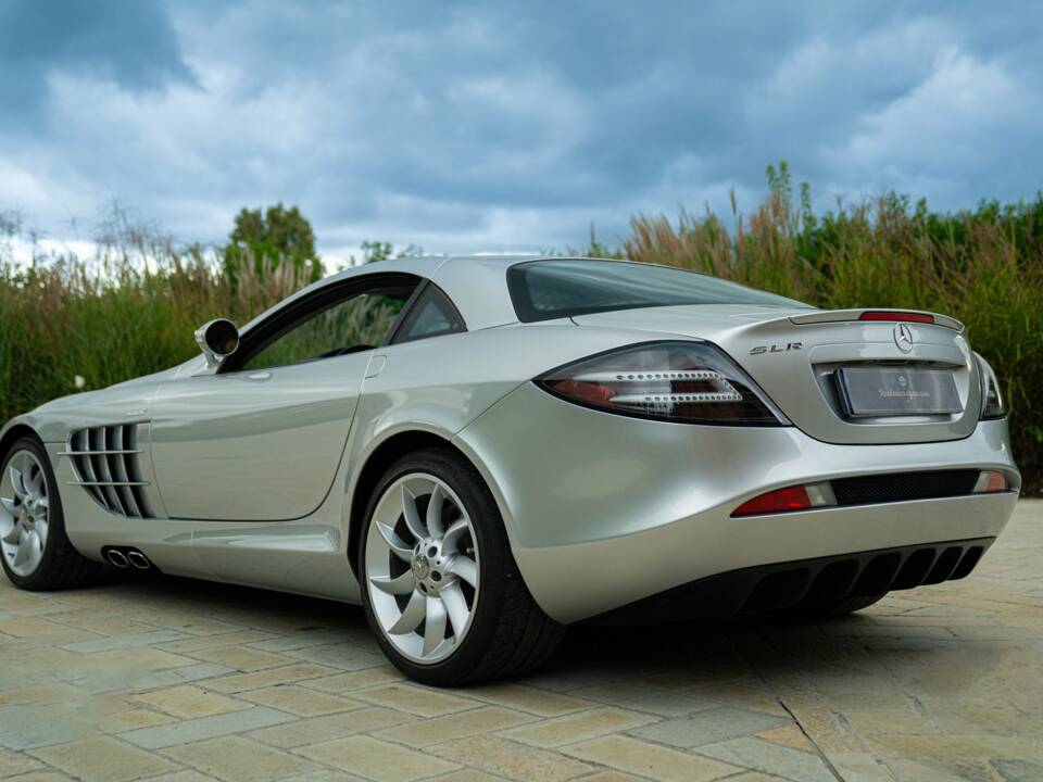 Image 11/50 of Mercedes-Benz SLR McLaren (2005)