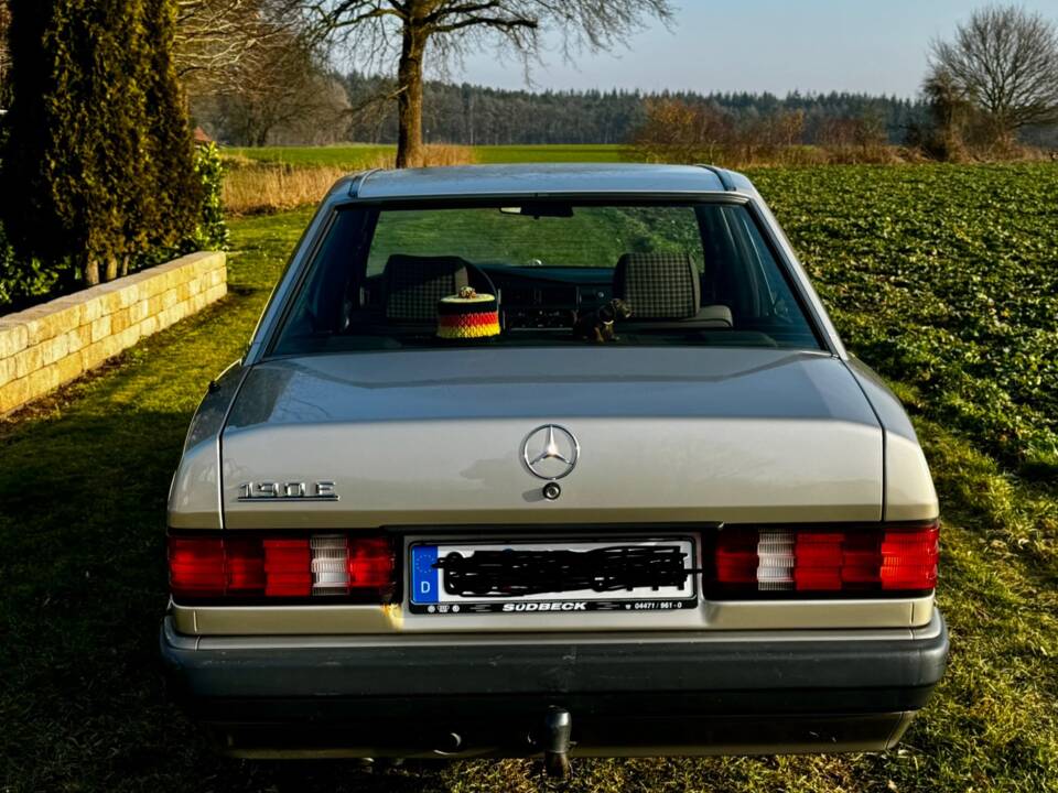 Image 4/12 of Mercedes-Benz 190 E 2.0 (1992)