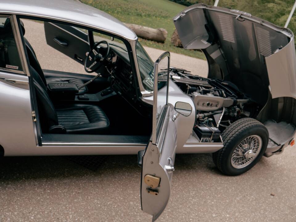 Bild 74/81 von Jaguar E-Type V12 (2+2) (1971)
