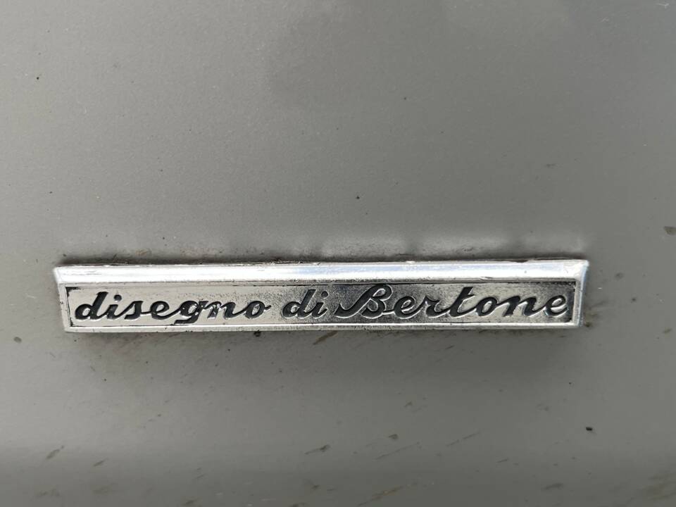 Image 19/39 of Alfa Romeo Giulia GT 1300 Junior (1970)