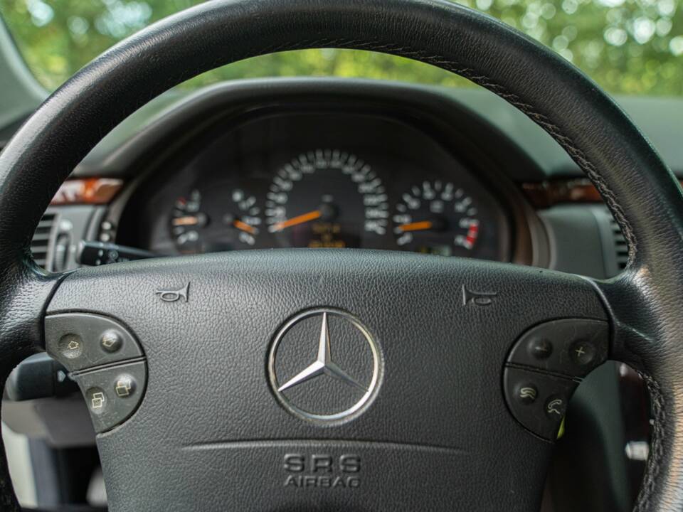 Image 45/50 de Mercedes-Benz E 430 (2000)
