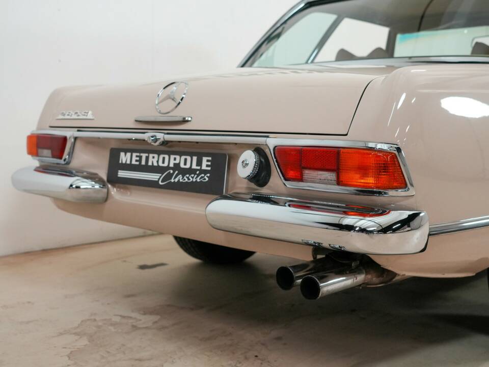 Image 19/24 of Mercedes-Benz 280 SL (1970)