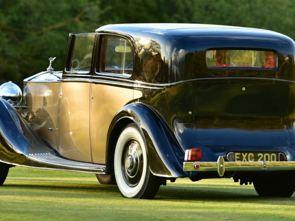 Image 19/50 of Rolls-Royce Phantom III (1938)