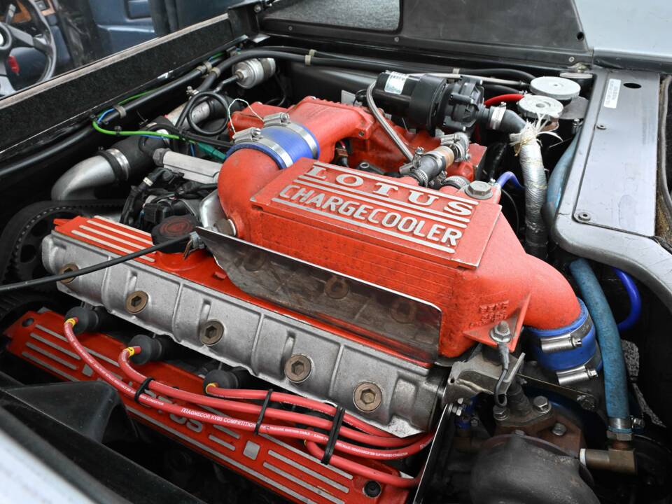 Image 45/50 of Lotus Esprit SE (1990)