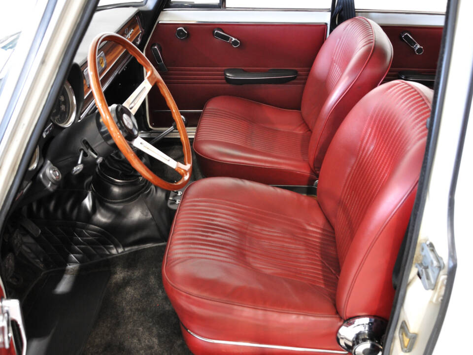 Image 11/63 of Alfa Romeo Giulia 1600 Super Biscione (1969)