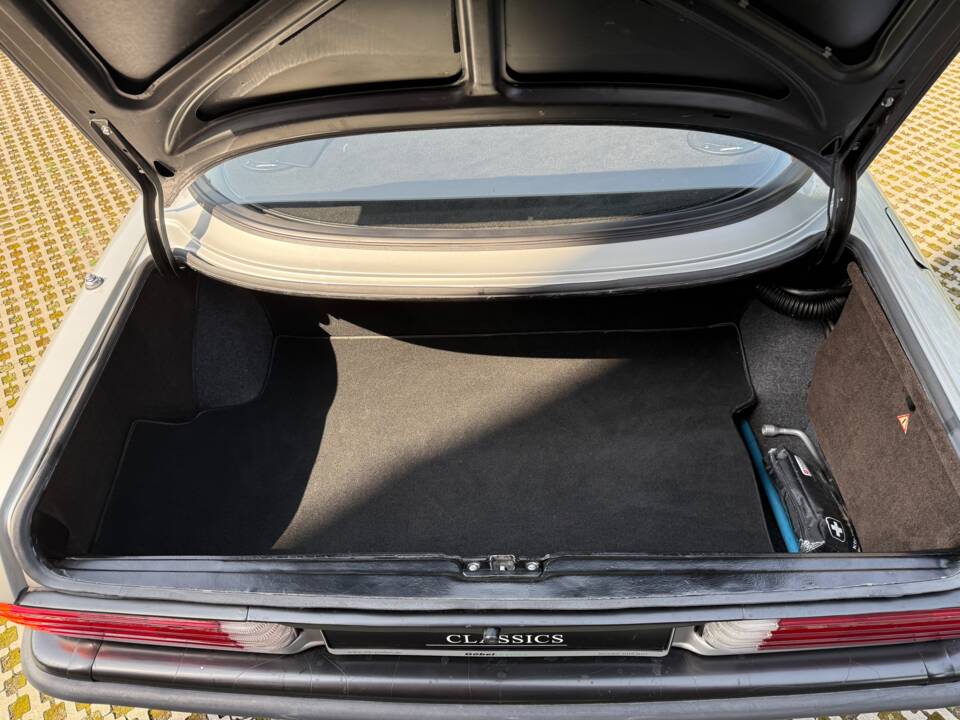 Immagine 23/29 di Mercedes-Benz 500 SLC (1980)