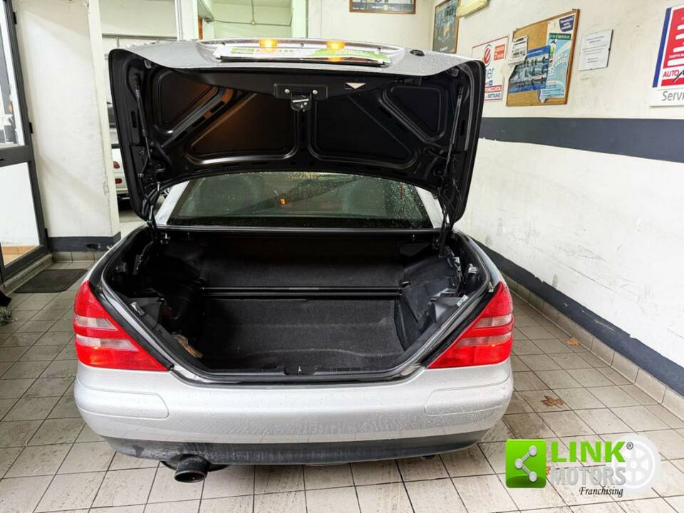 Image 11/19 de Mercedes-Benz SLK 200 Kompressor (1997)