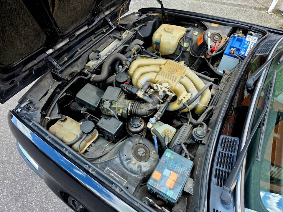 Bild 31/31 von BMW 320i (1988)