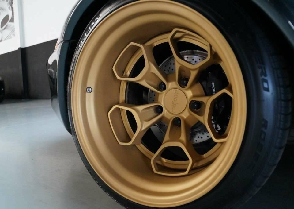 Image 32/50 of Porsche 911 Carrera RWB (1995)