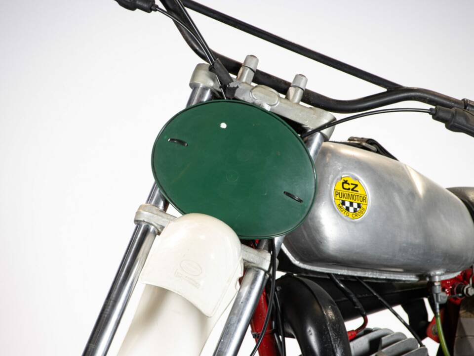 Image 37/38 of CZ 250 Moto Cross (1970)