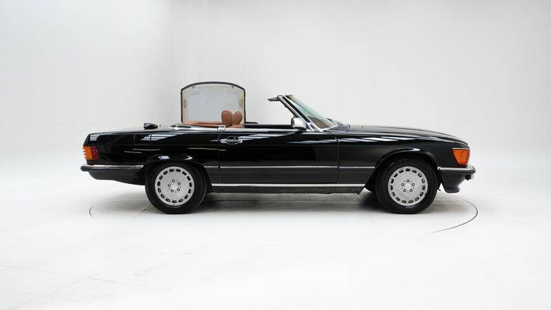 Immagine 6/15 di Mercedes-Benz 560 SL (1986)