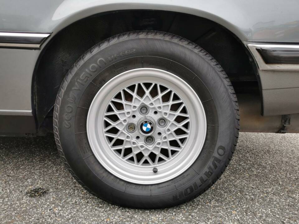 Image 31/34 of BMW 320 Baur TC (1981)