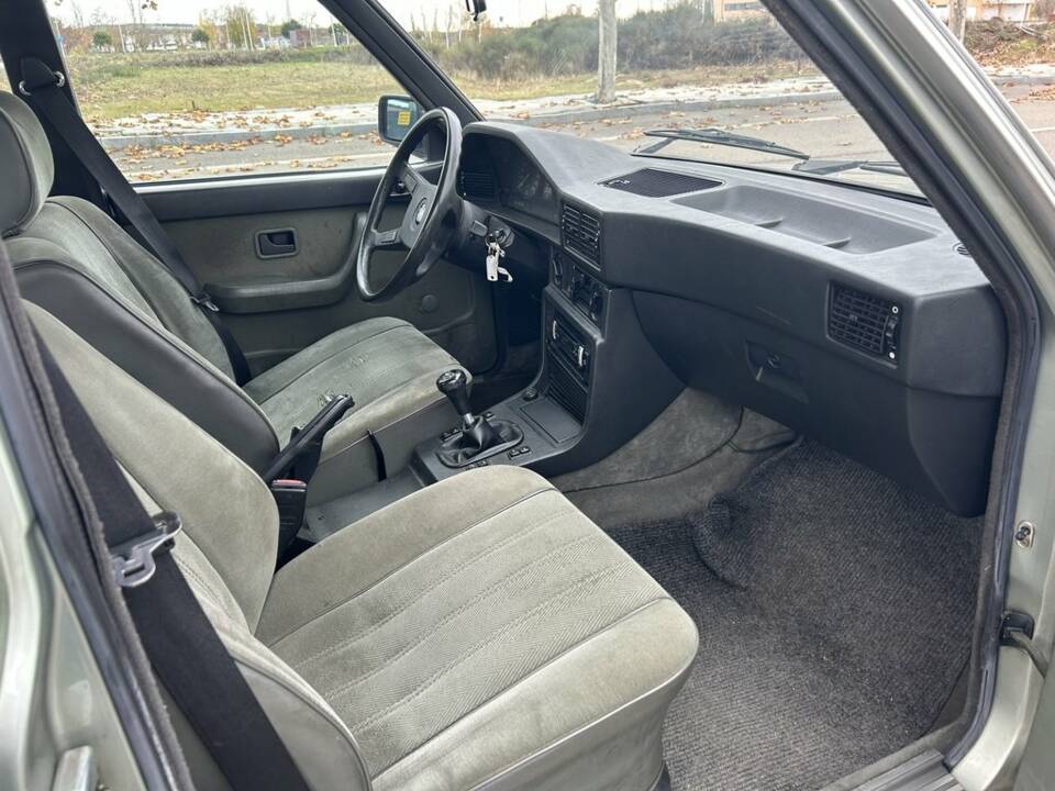 Image 2/8 of BMW 525i (1983)