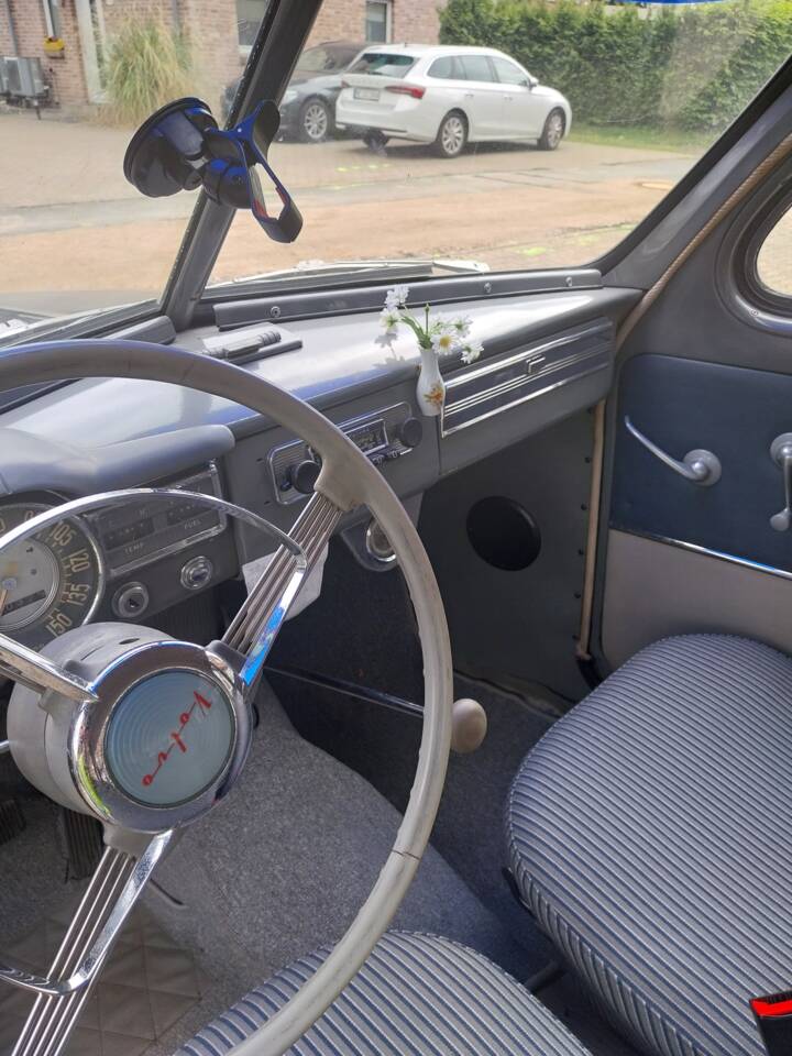 Image 6/18 of Volvo PV 444 (1954)