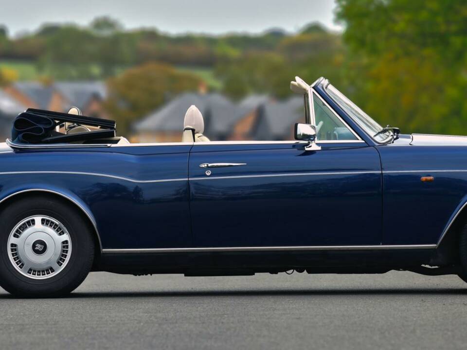 Image 8/50 of Rolls-Royce Corniche S (1995)