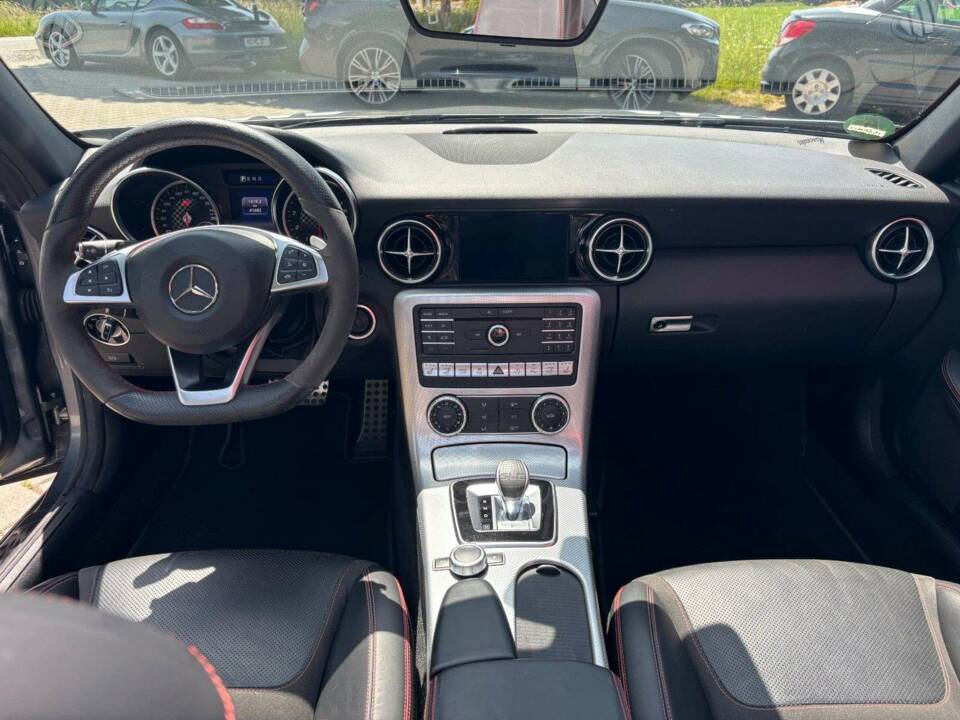 Image 13/20 de Mercedes-Benz SLC 300 (2016)