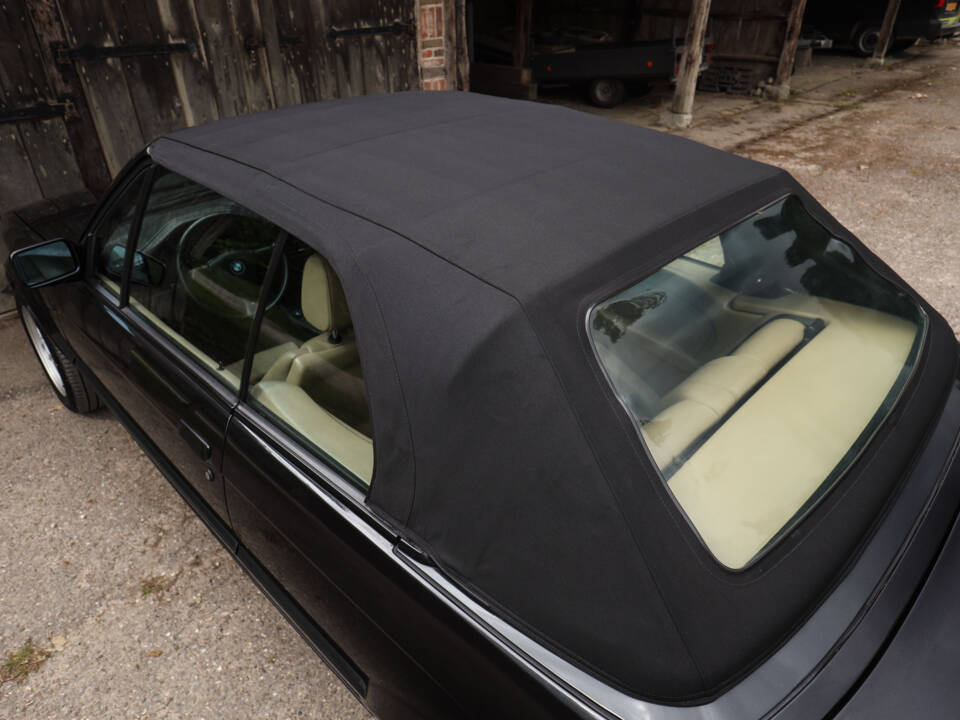 Image 58/83 de BMW 325i (1990)
