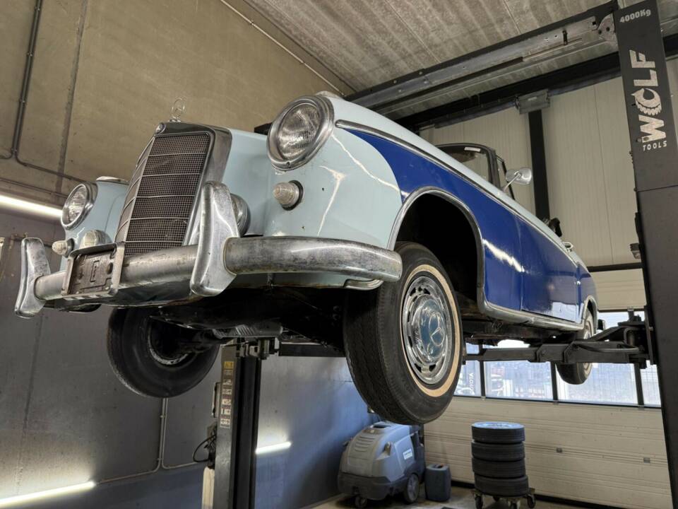 Afbeelding 44/50 van Mercedes-Benz 220 SE Cabriolet (1960)
