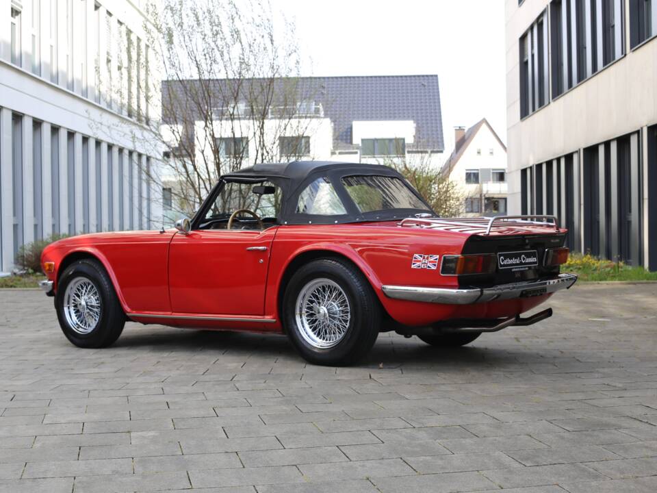 Image 2/49 of Triumph TR 6 (1976)