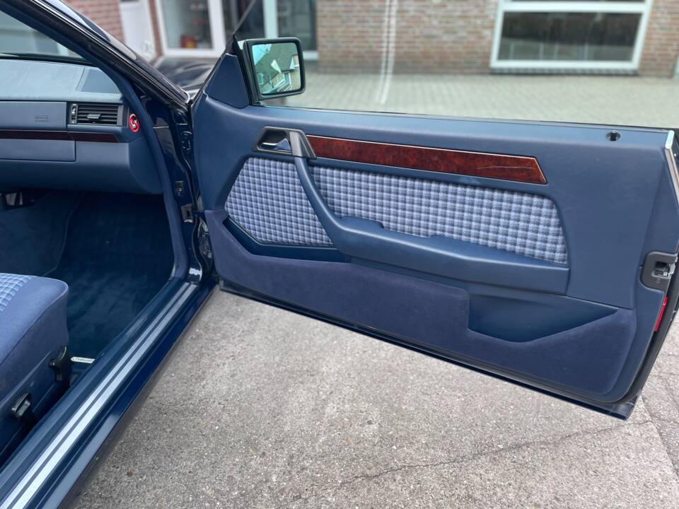 Image 9/25 of Mercedes-Benz E 200 (1996)