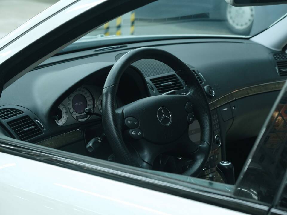 Bild 24/50 von Mercedes-Benz E 500 (2007)