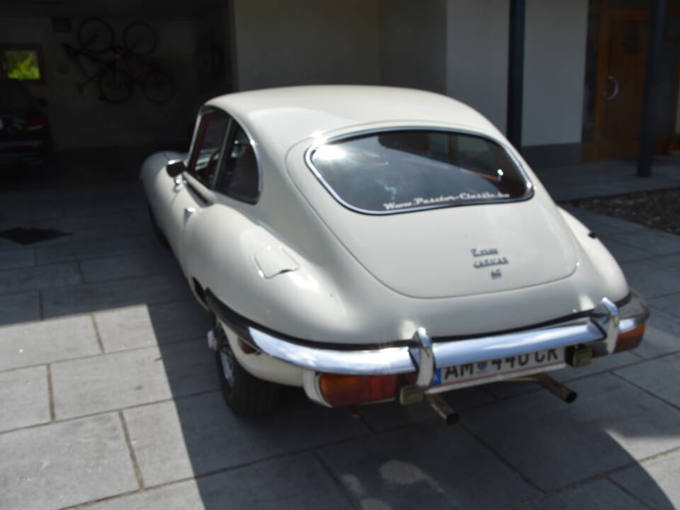 Image 2/24 of Jaguar E-Type (2+2) (1970)